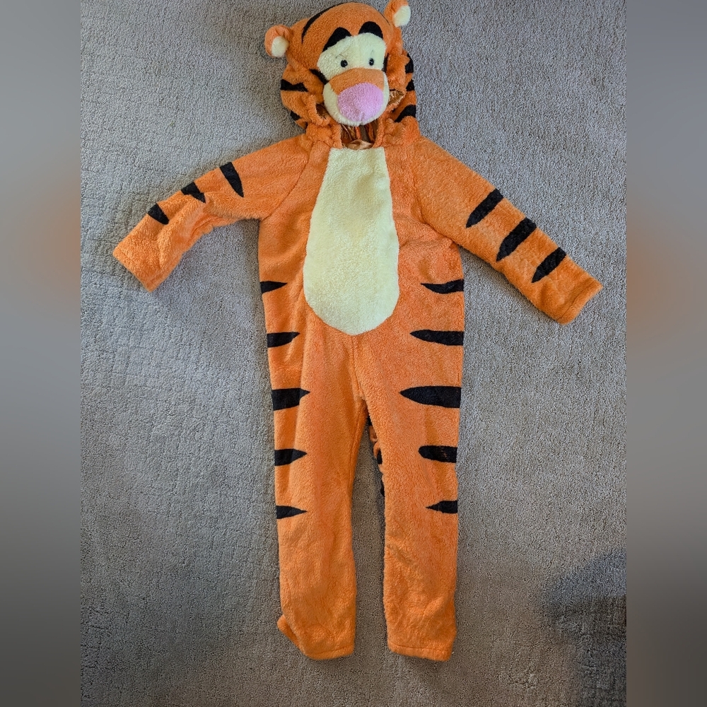 Euc Tiger costume